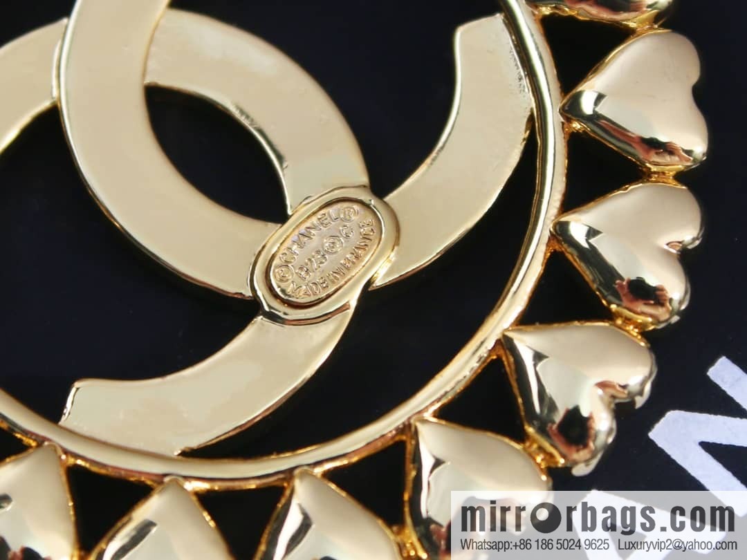 Code 1367425 new ☑️ Chanel gold round double c peach heart brooch