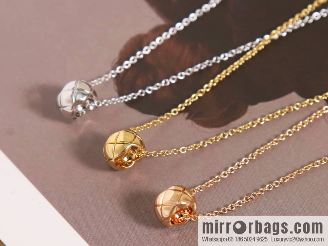 New ☑️ Chanel 2022 COCO CRUSH diamond small golden bean necklace