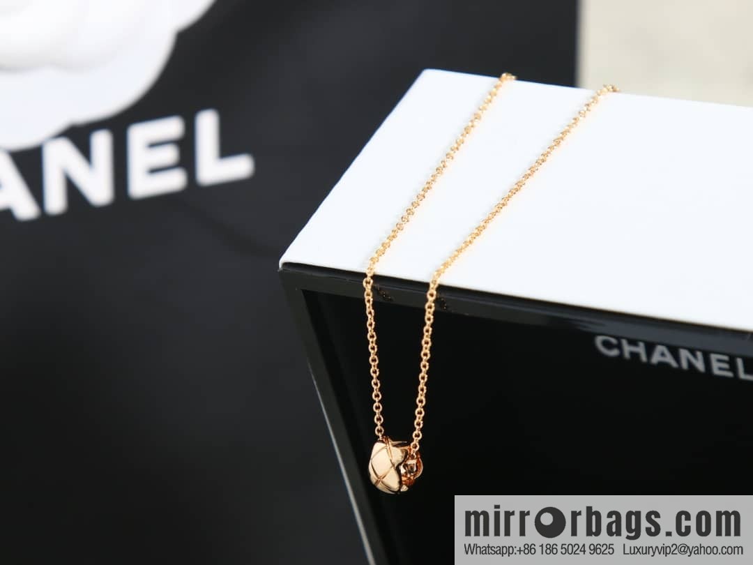 New ☑️ Chanel 2022 COCO CRUSH diamond small golden bean necklace