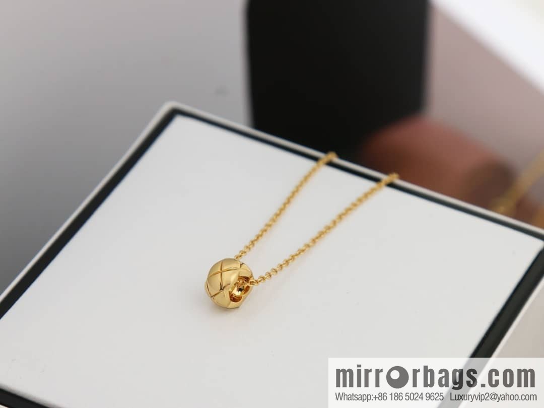 New ☑️ Chanel 2022 COCO CRUSH diamond small golden bean necklace