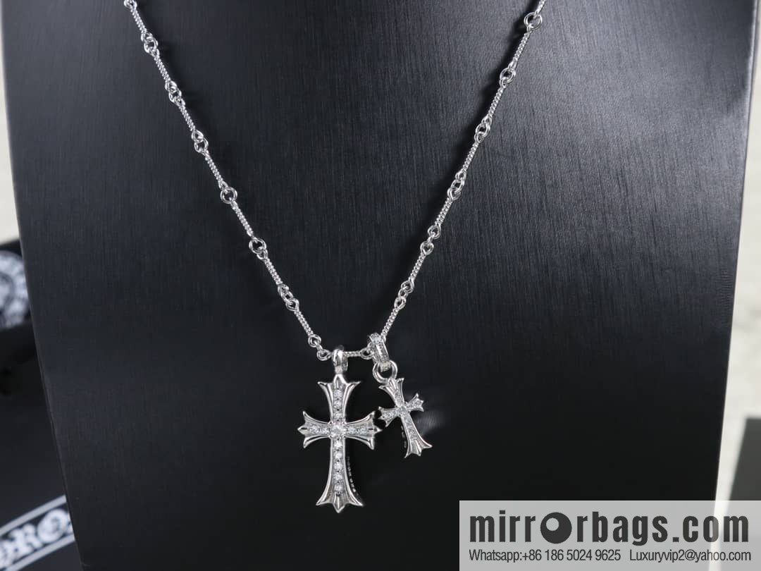 Classic hit, Crossheart cross necklace