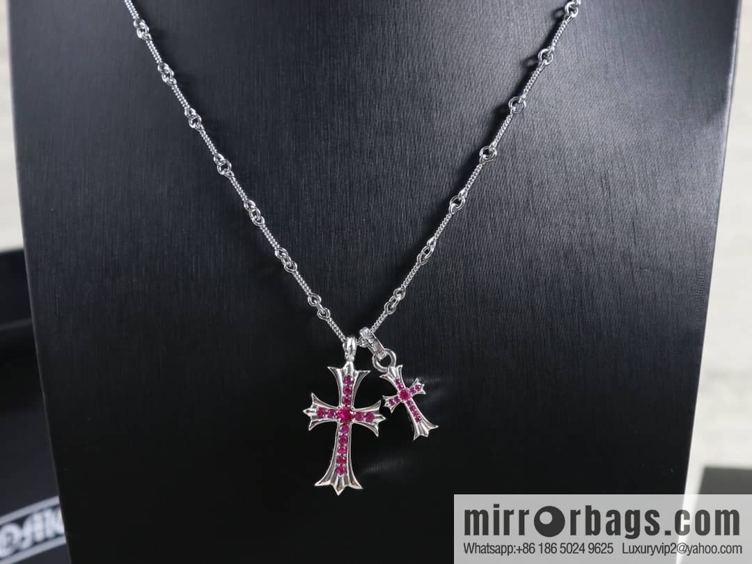 Classic hit, Crossheart cross necklace