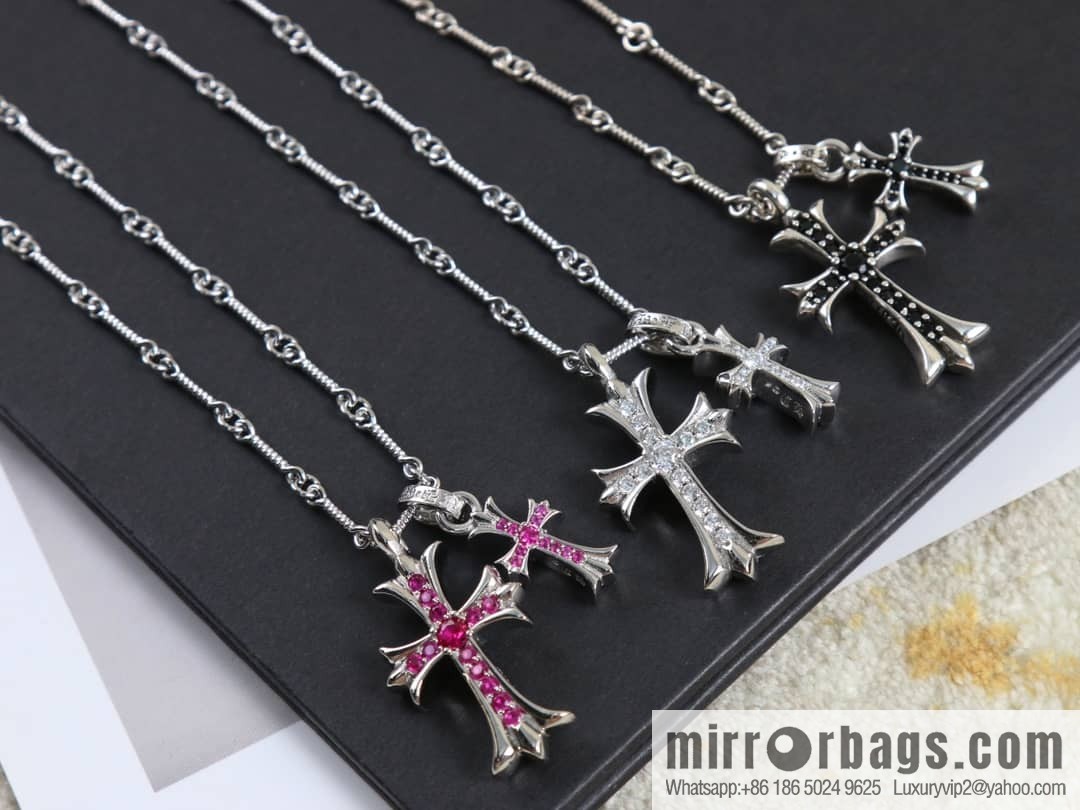 Classic hit, Crossheart cross necklace