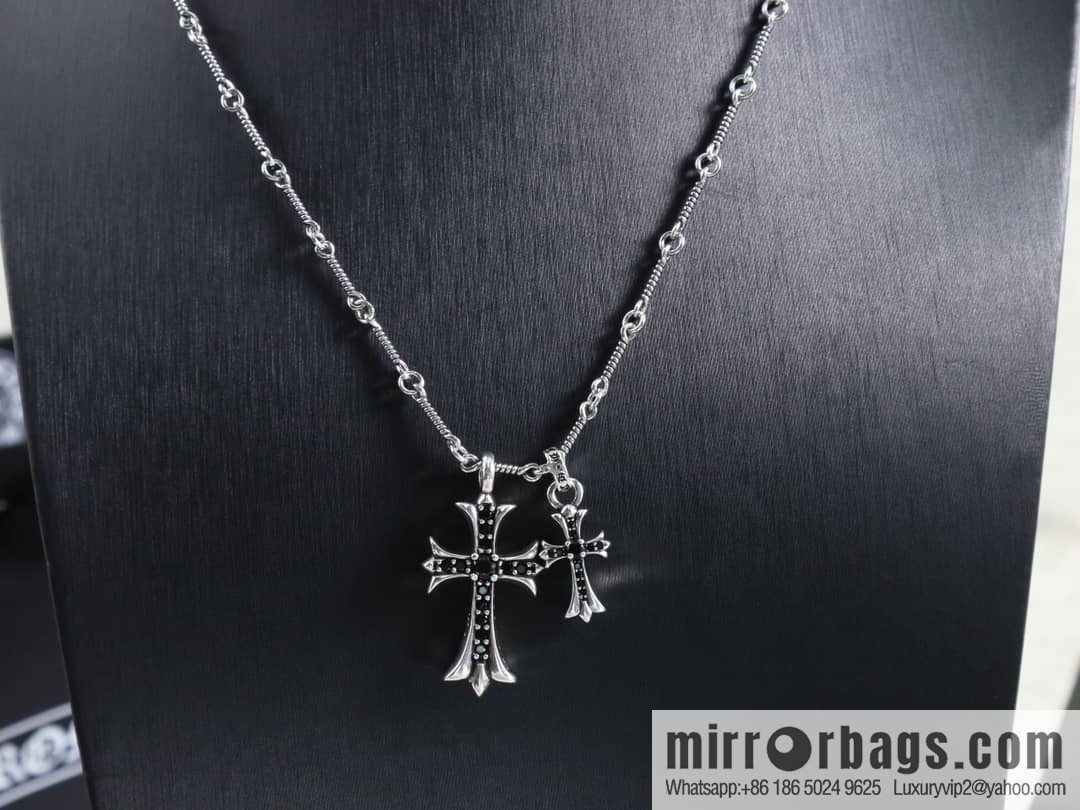 Classic hit, Crossheart cross necklace