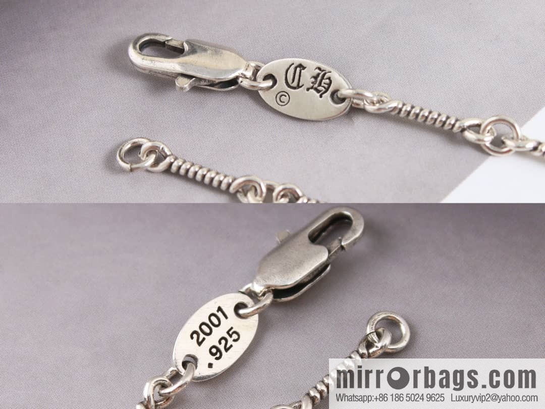 Classic hit, Crossheart cross necklace
