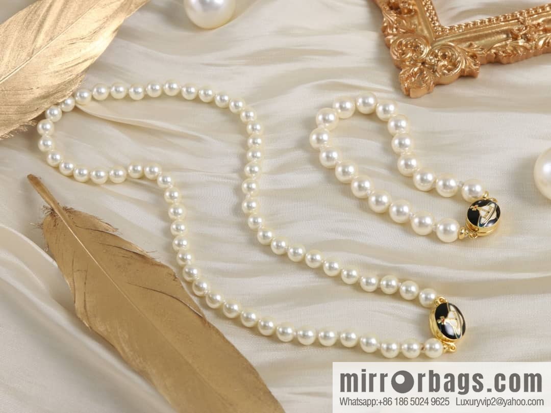 New ☑️ Vivienne Westwood Queen Mother Saturn pearl magnetic snap magnet necklace bracelet