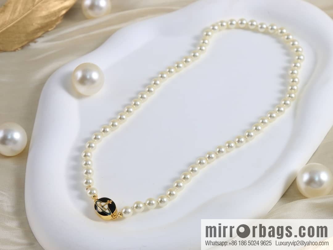 New ☑️ Vivienne Westwood Queen Mother Saturn pearl magnetic snap magnet necklace bracelet