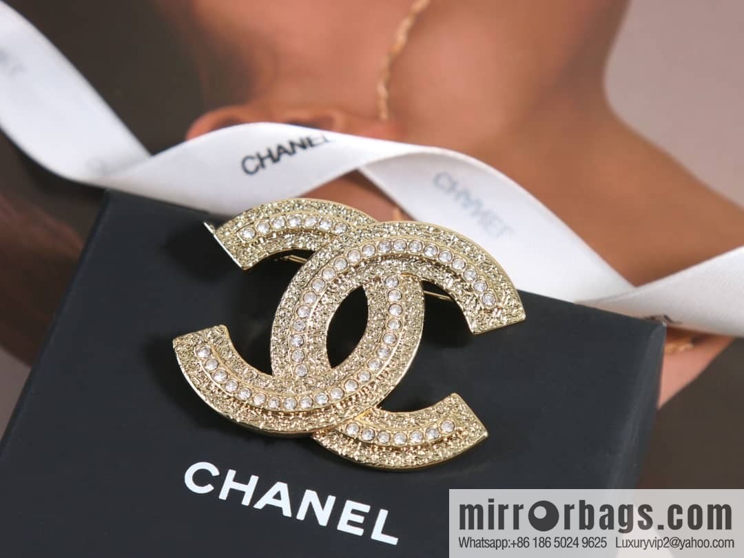 New ☑️ Chanel double c gold single row diamond brooch