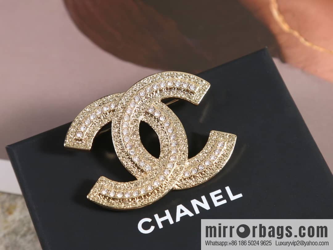 New ☑️ Chanel double c gold single row diamond brooch