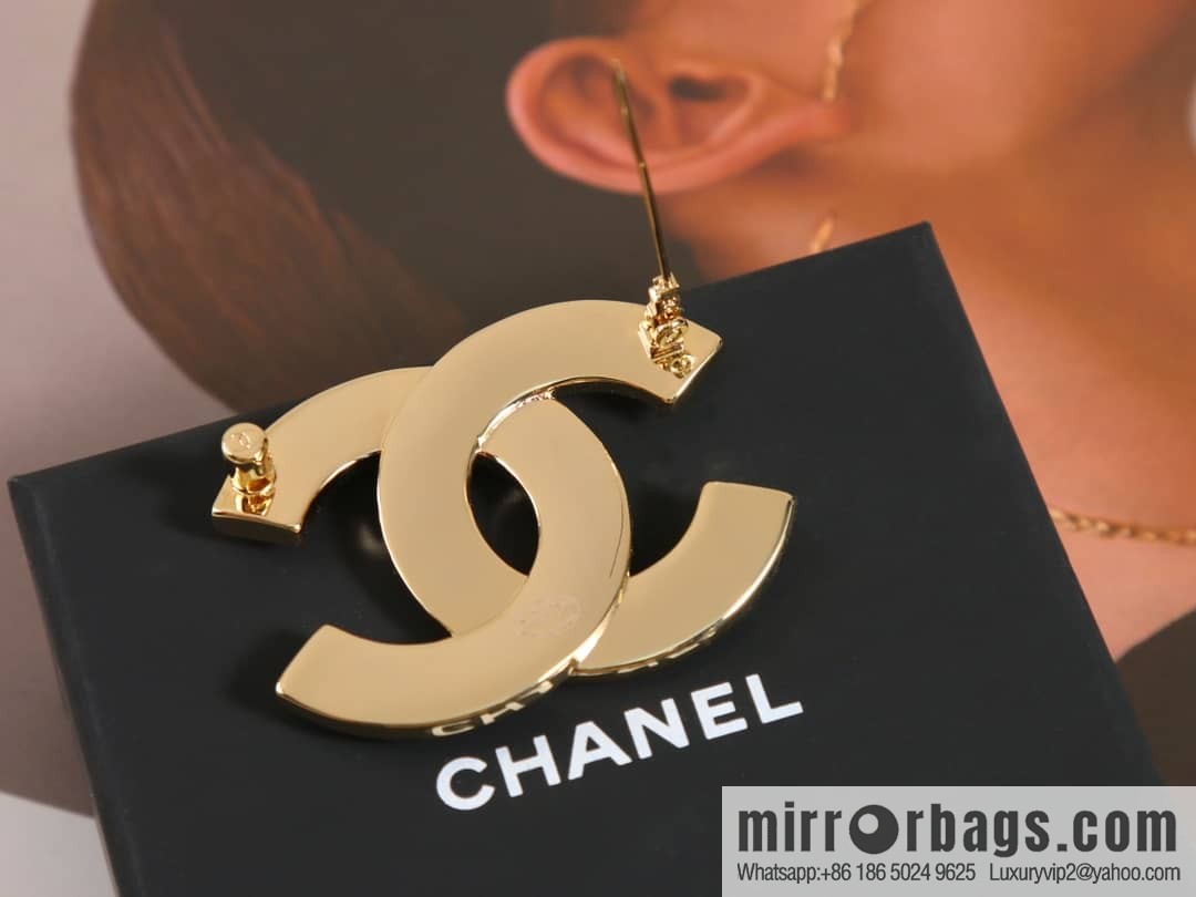 New ☑️ Chanel double c gold single row diamond brooch