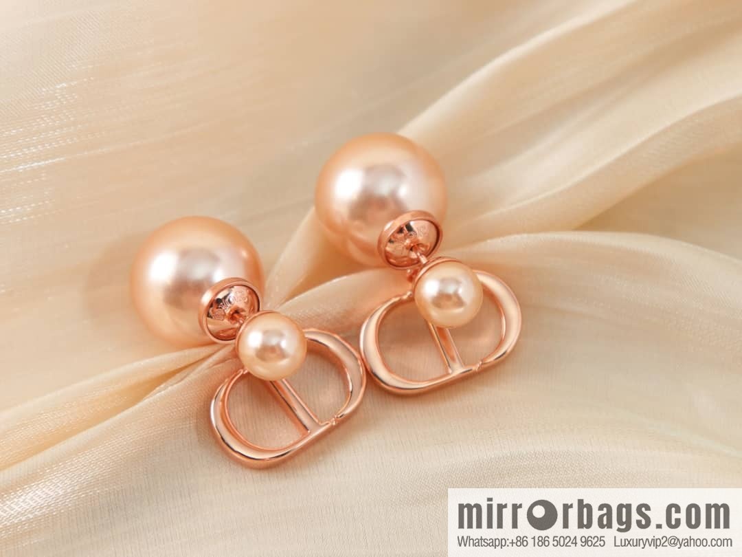 New ☑️ Dior rose gold pearl stud earrings