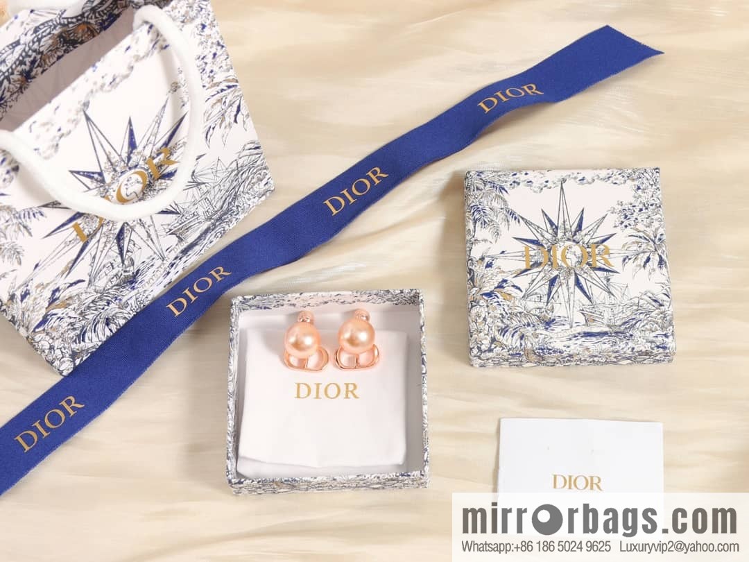 New ☑️ Dior rose gold pearl stud earrings