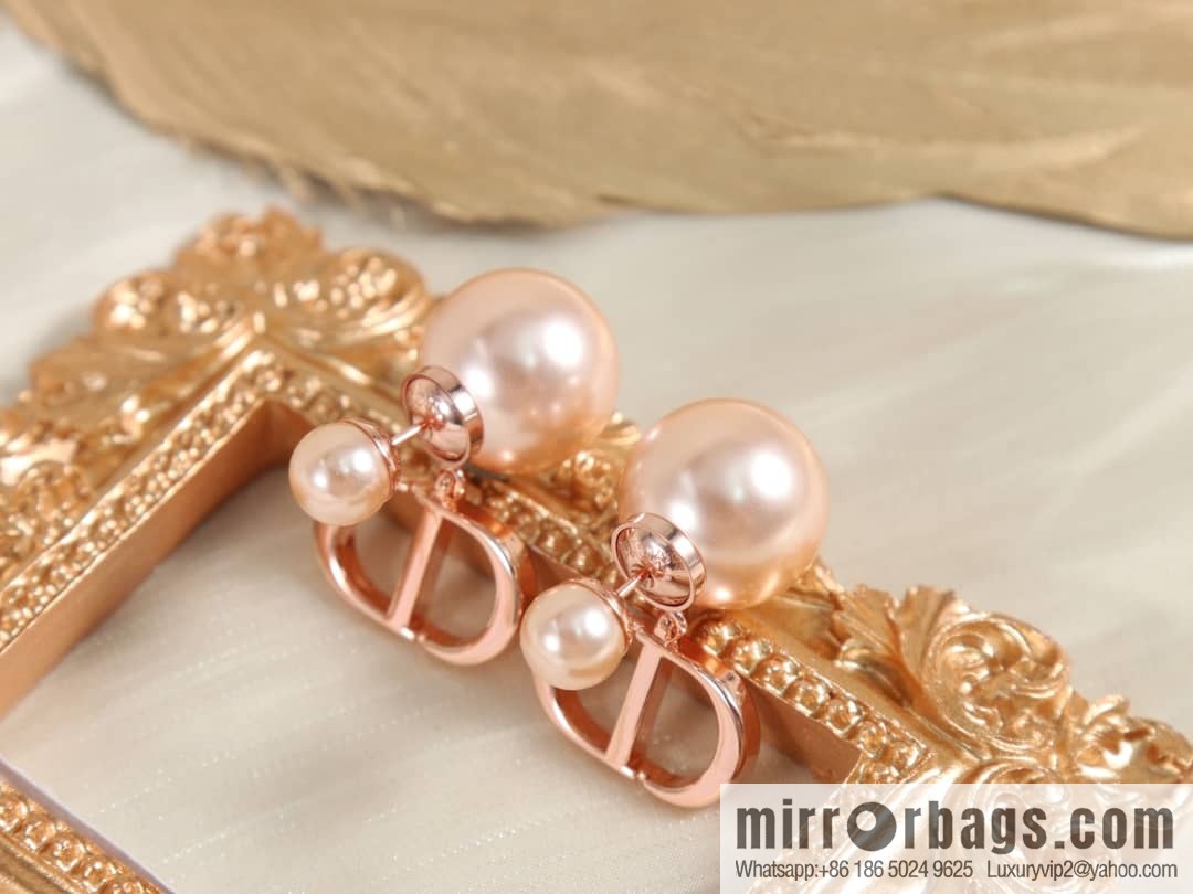 New ☑️ Dior rose gold pearl stud earrings