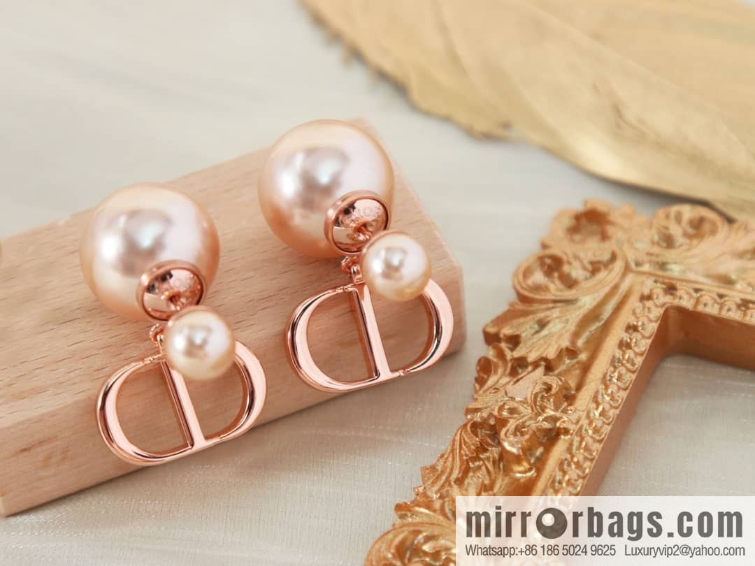 New ☑️ Dior rose gold pearl stud earrings