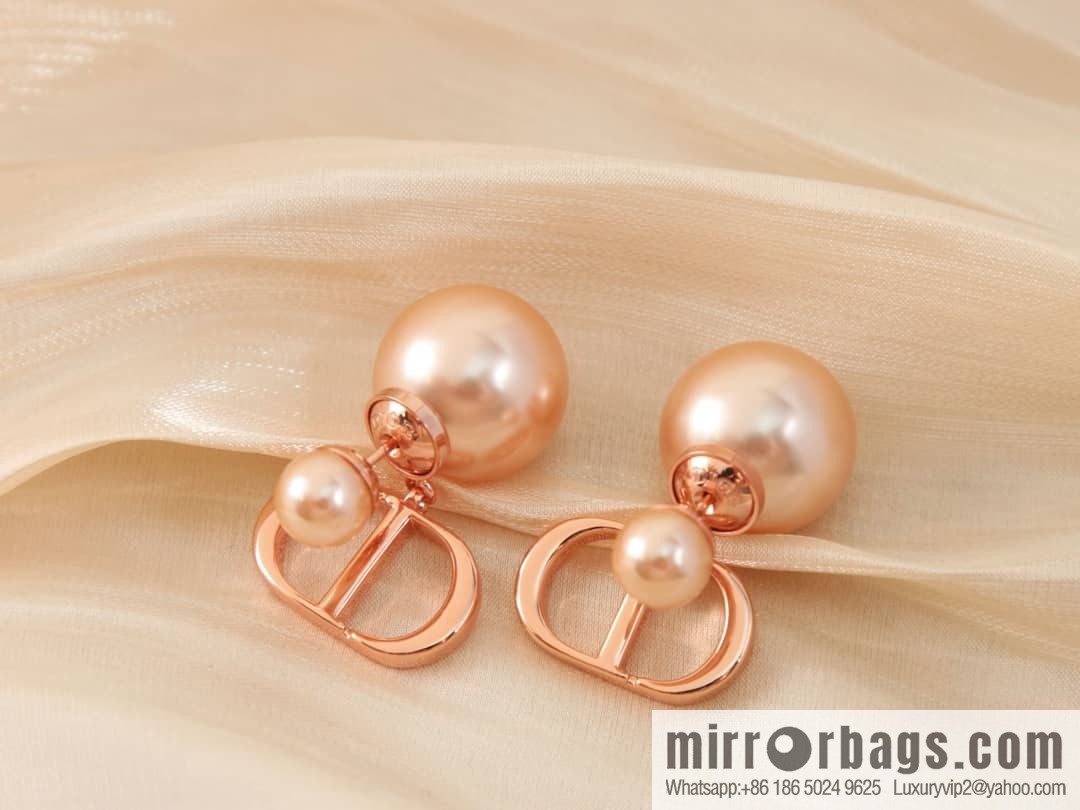 New ☑️ Dior rose gold pearl stud earrings
