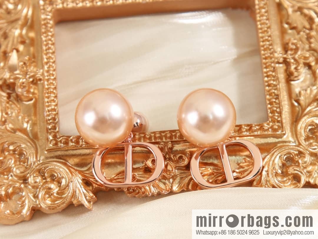 New ☑️ Dior rose gold pearl stud earrings