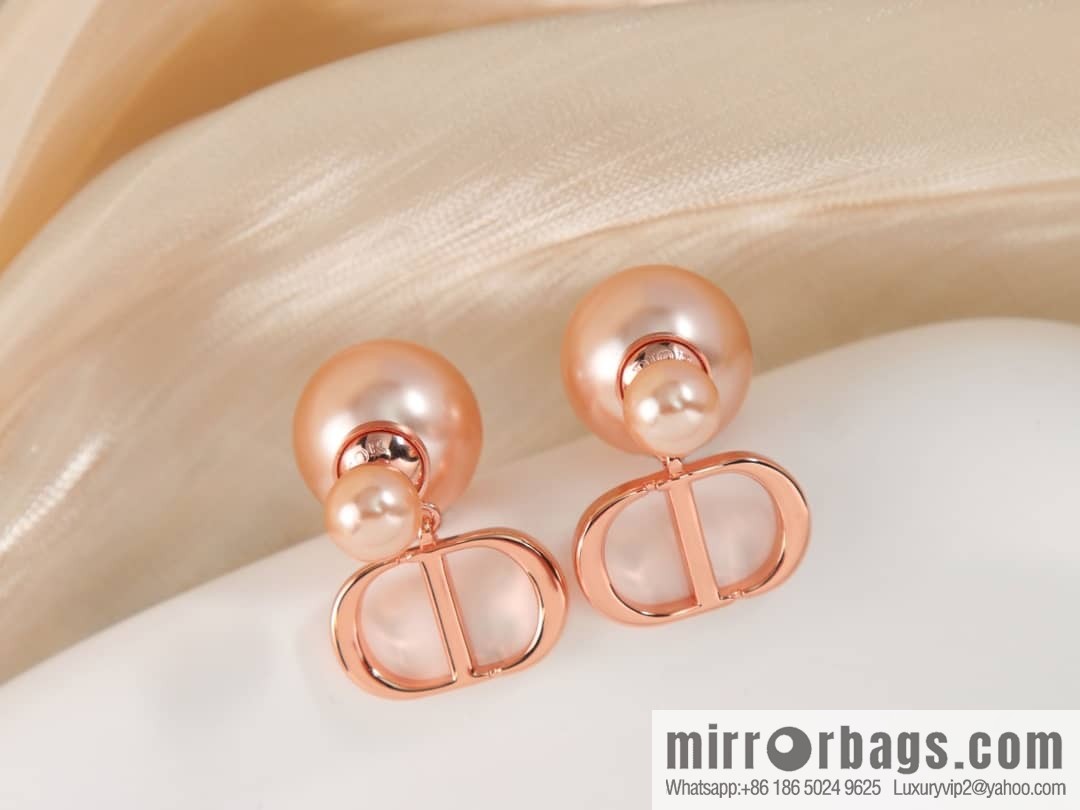 New ☑️ Dior rose gold pearl stud earrings
