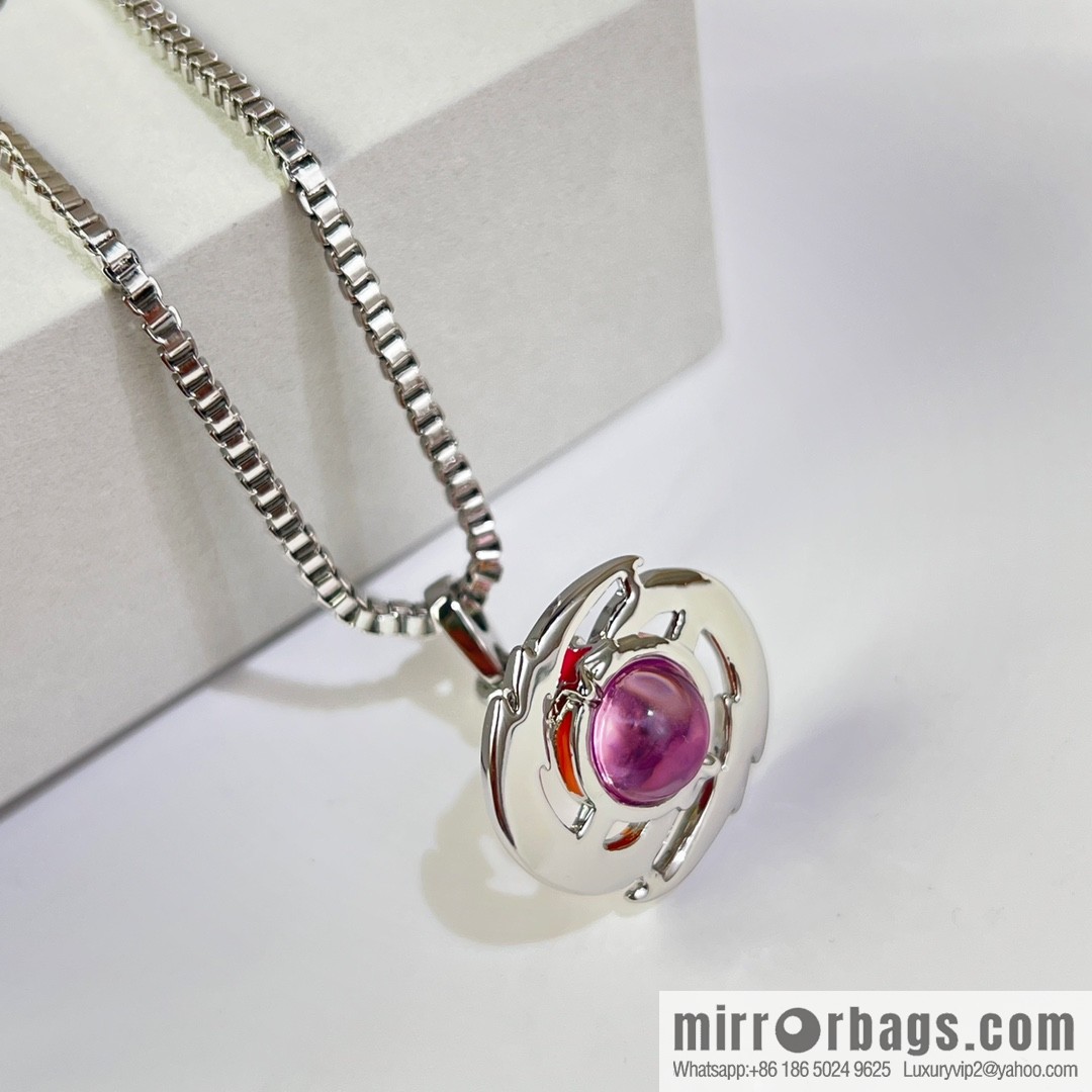 New ☑️ Vivienne Westwood pink Saturn necklace