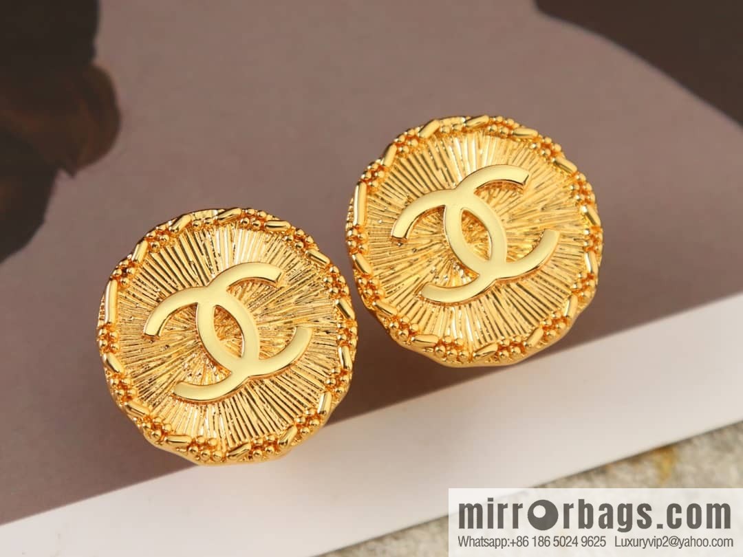 New ☑️ Chanel double c gold medieval round earrings
