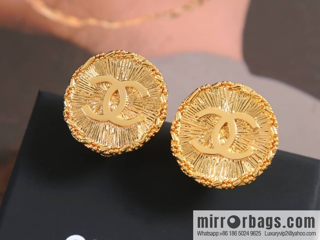New ☑️ Chanel double c gold medieval round earrings
