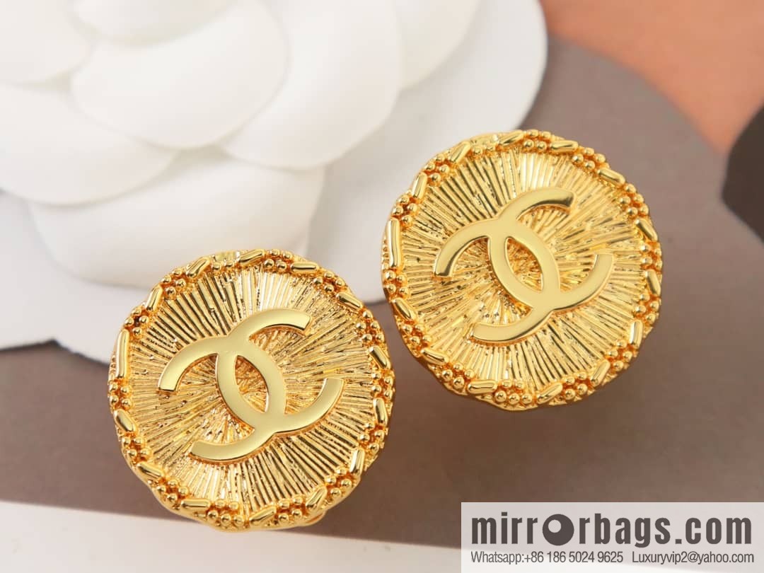 New ☑️ Chanel double c gold medieval round earrings