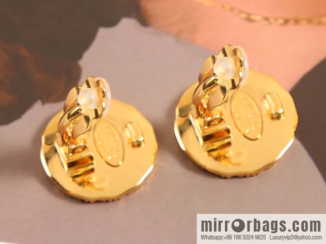New ☑️ Chanel double c gold medieval round earrings