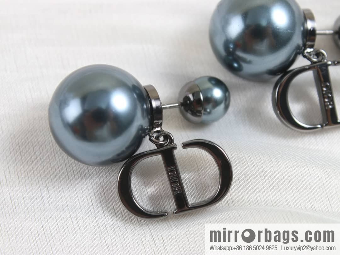 New ☑️ Dior black size pearl stud earrings