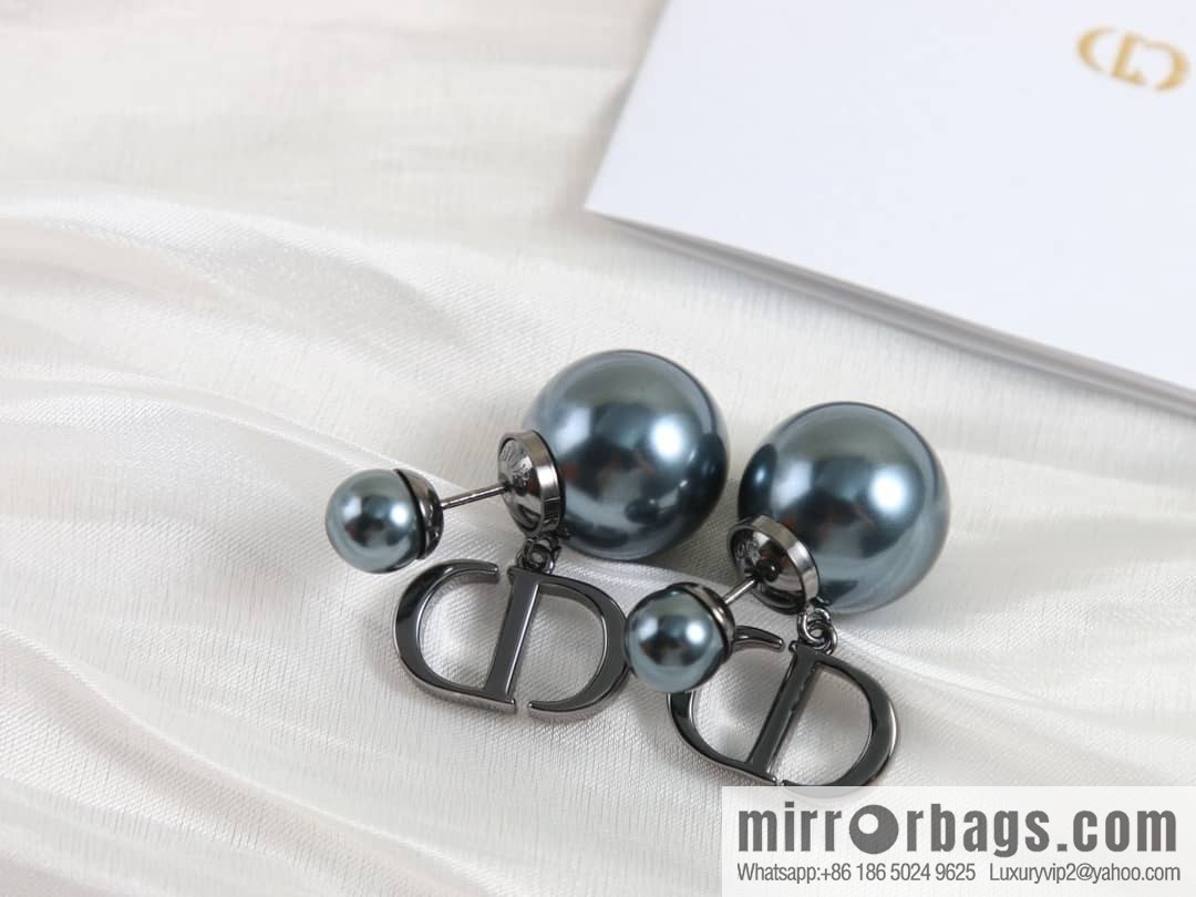 New ☑️ Dior black size pearl stud earrings