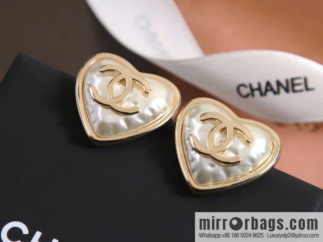 New ☑️ Chanel double c love peach heart stud earrings