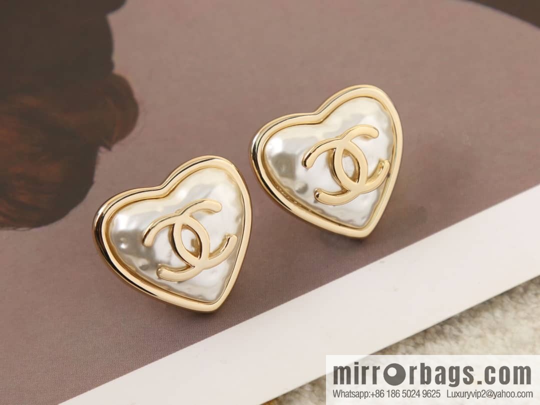 New ☑️ Chanel double c love peach heart stud earrings