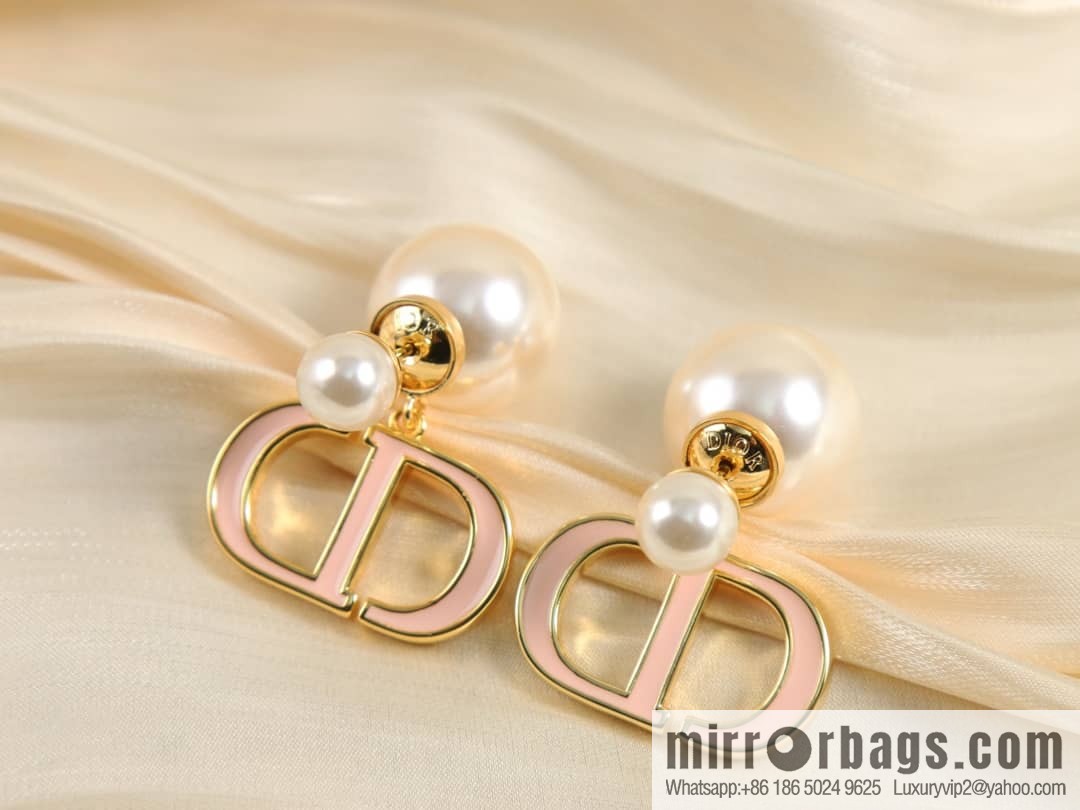 New ☑️ Dior size pearl CD stud earrings
