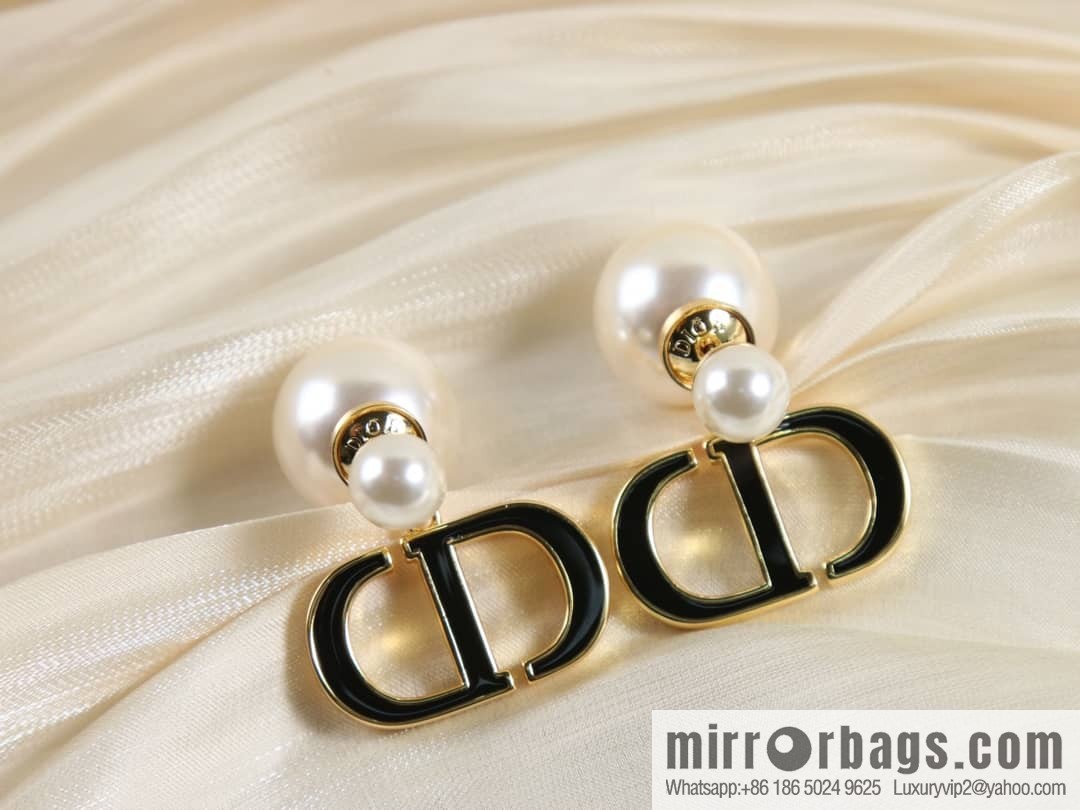New ☑️ Dior size pearl CD stud earrings