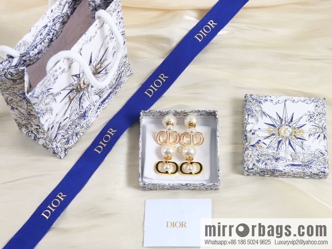 New ☑️ Dior size pearl CD stud earrings