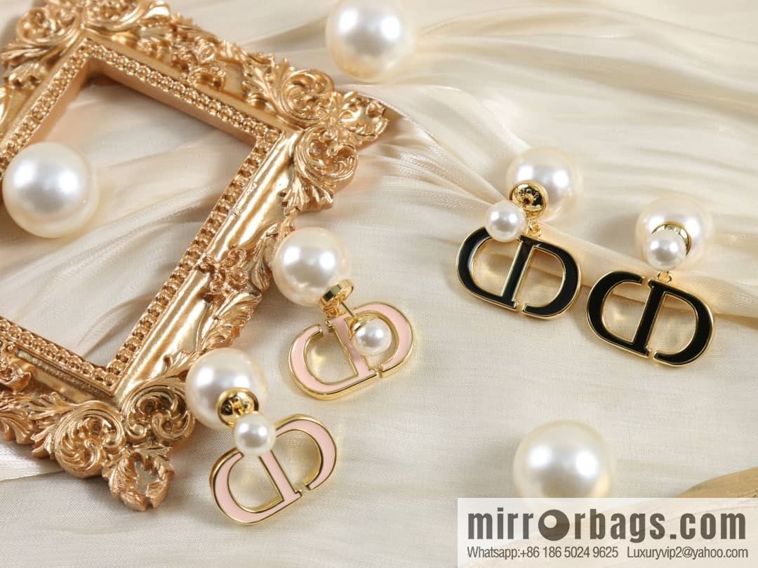 New ☑️ Dior size pearl CD stud earrings