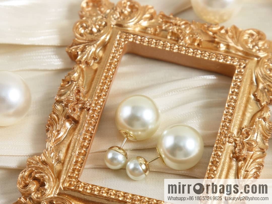 New ☑️ Dior size pearl CD stud earrings