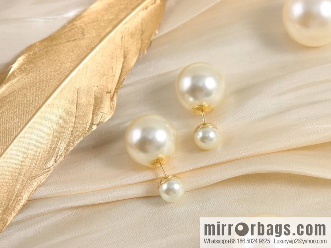 New ☑️ Dior size pearl CD stud earrings