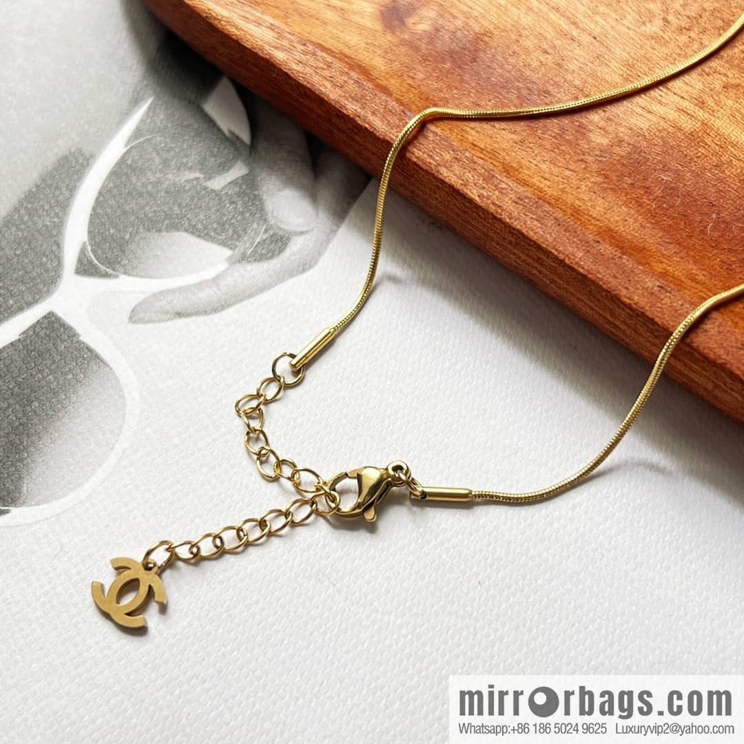 New ☑️ Chanel gold cylinder double c necklace