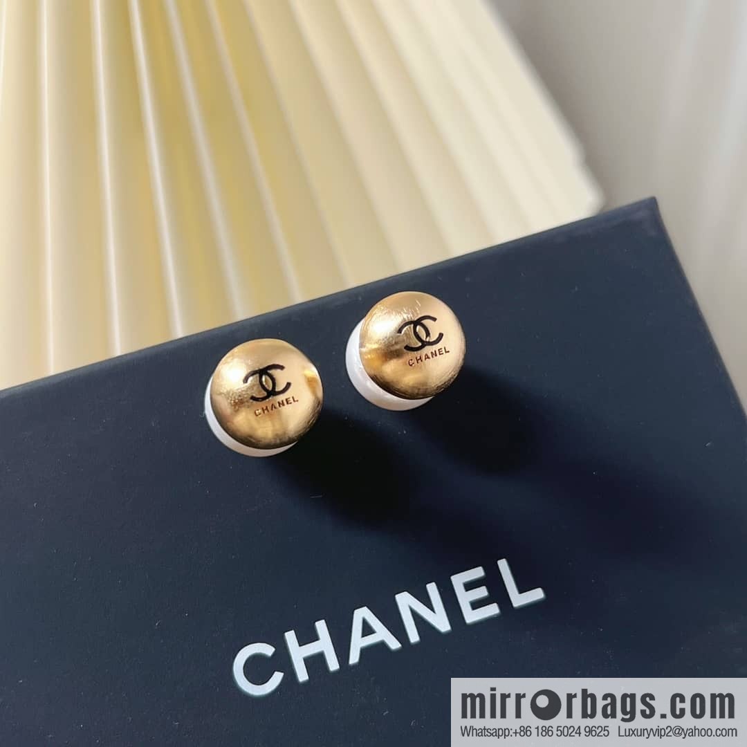 New ☑️ Chanel gold pearl stud earrings
