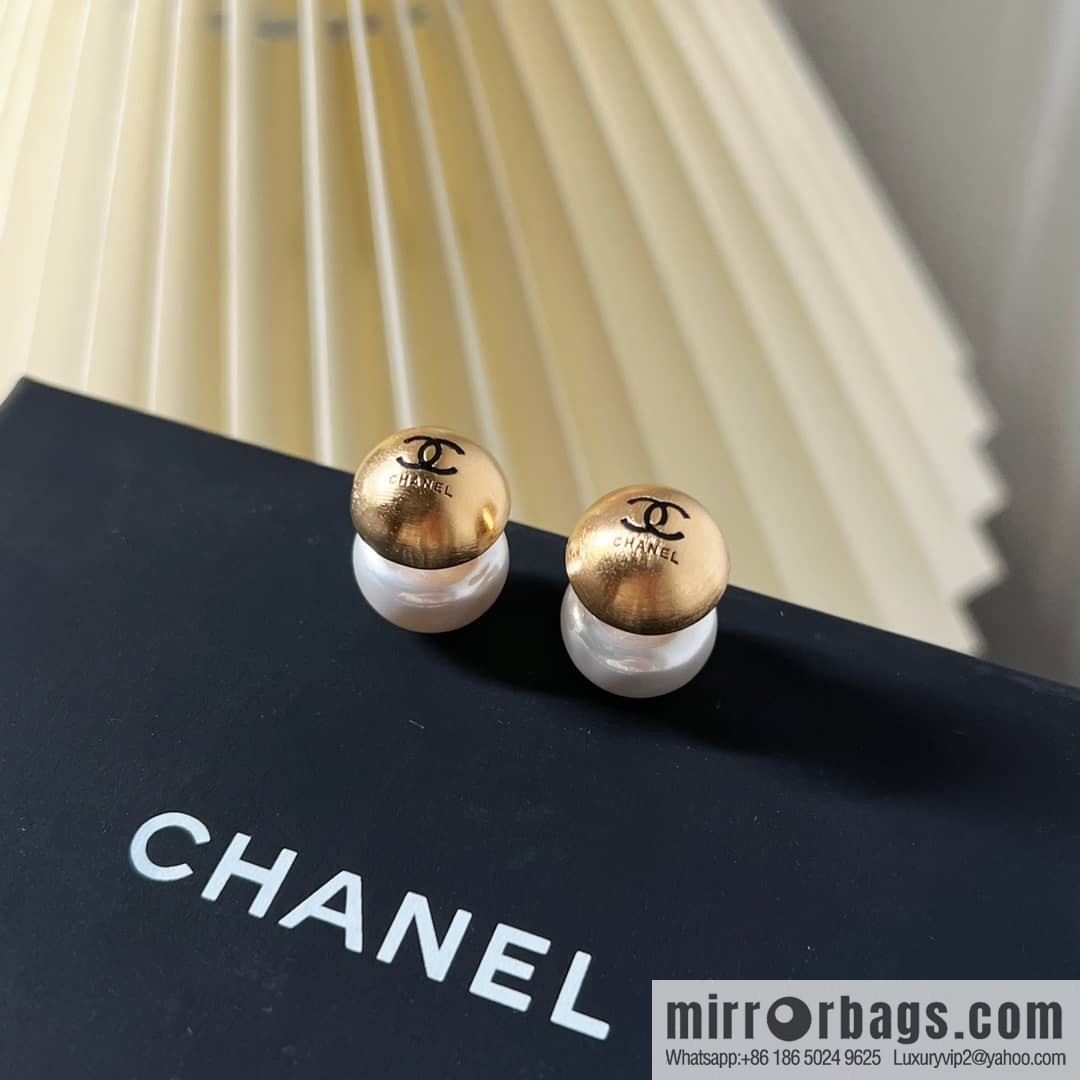 New ☑️ Chanel gold pearl stud earrings