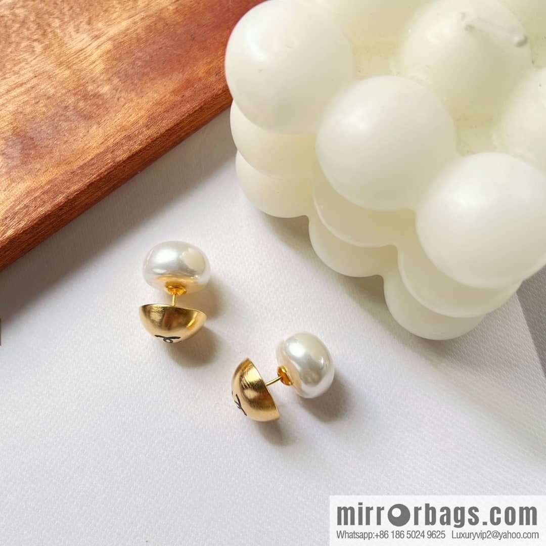 New ☑️ Chanel gold pearl stud earrings