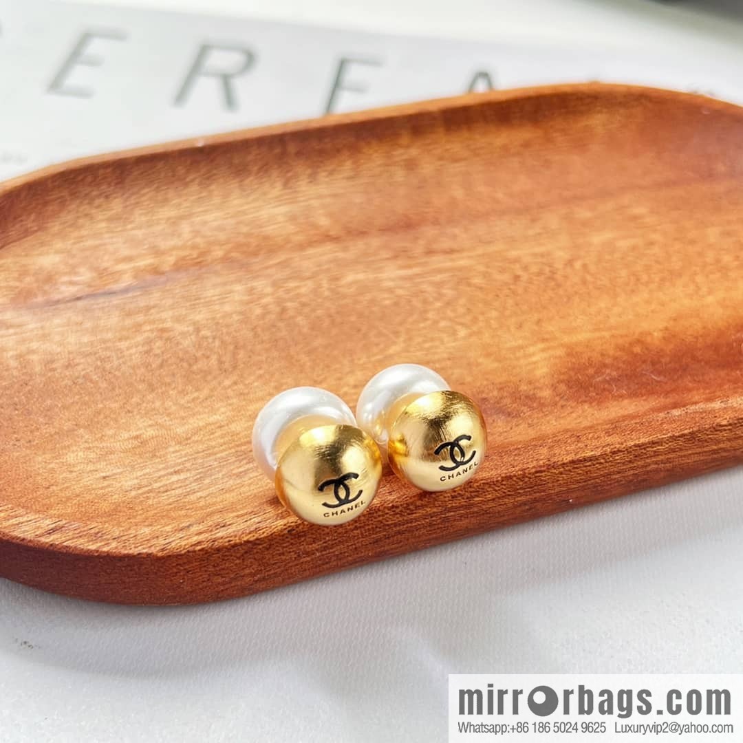 New ☑️ Chanel gold pearl stud earrings