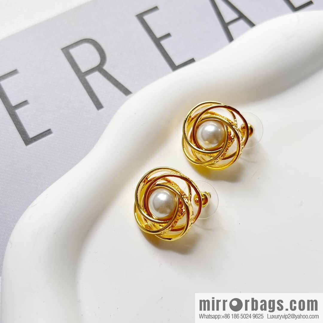 New ☑️ Chanel gold pearl stud earrings