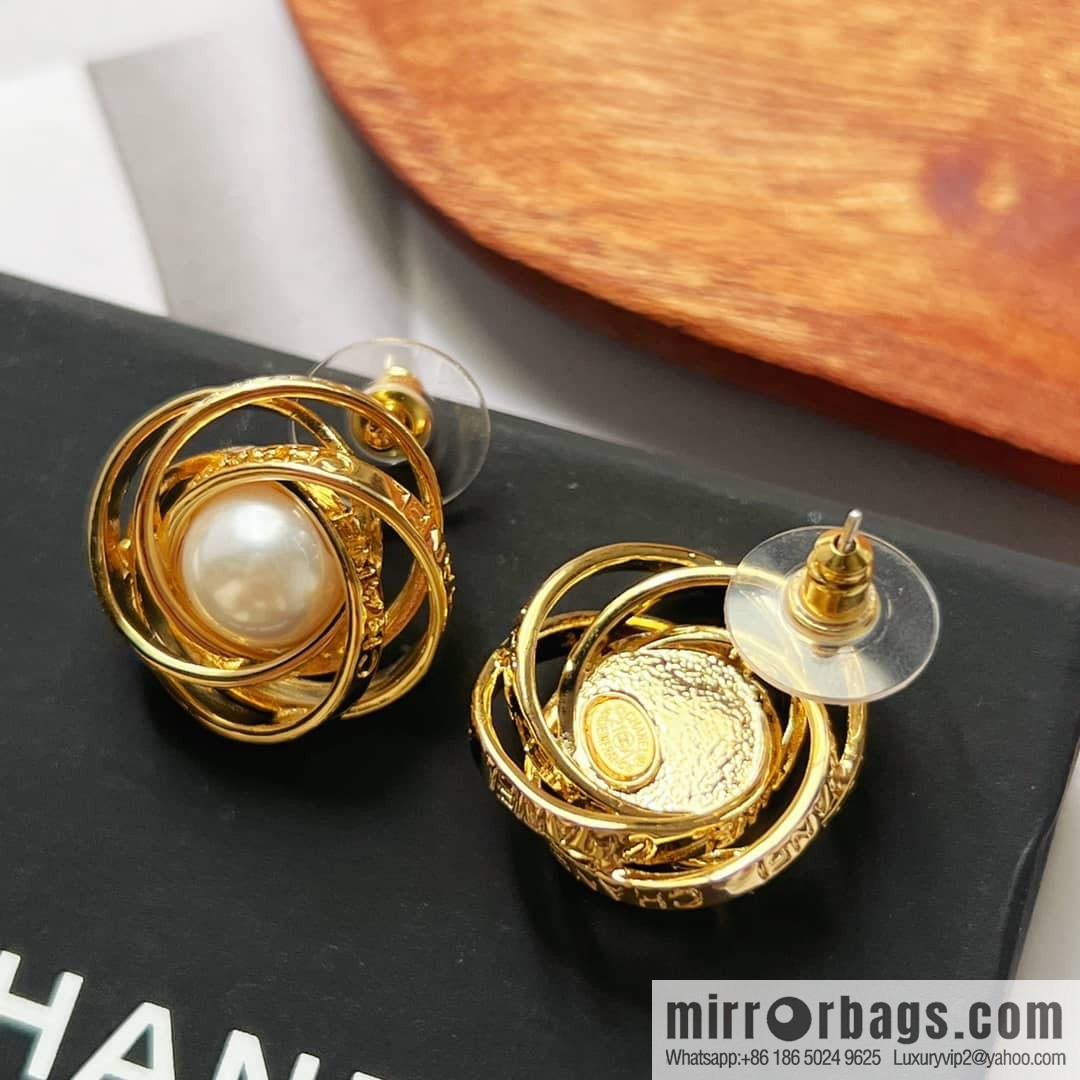 New ☑️ Chanel gold pearl stud earrings