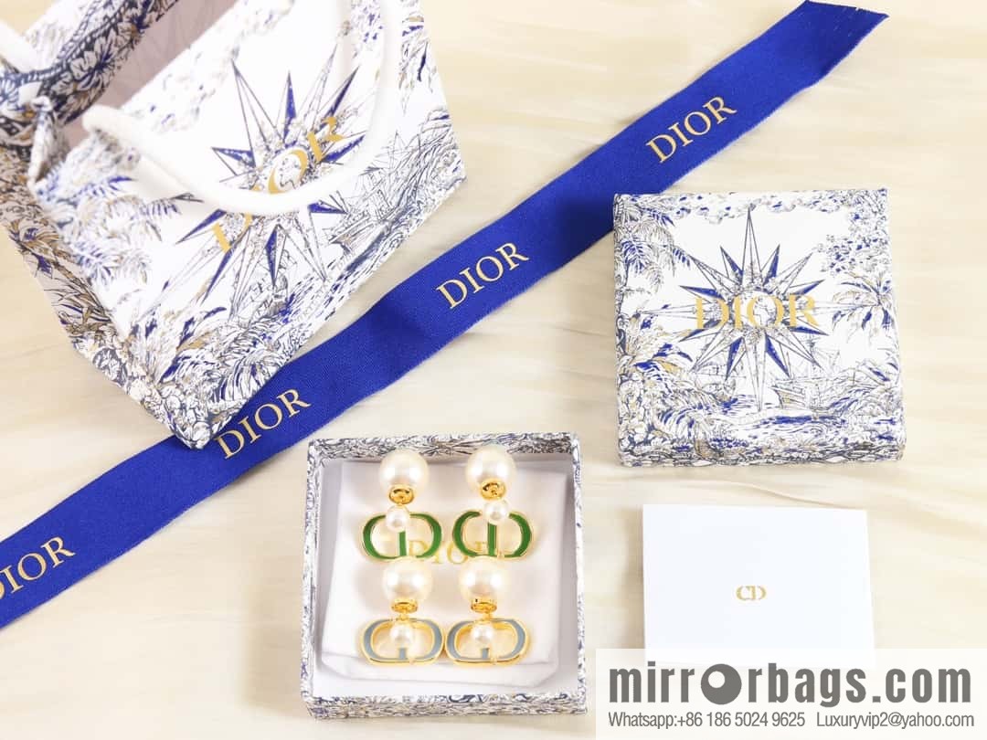 New ☑️ Dior size pearl CD stud earrings