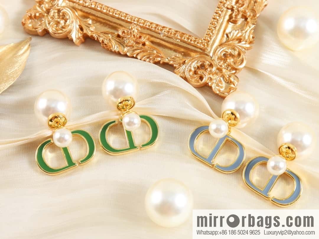 New ☑️ Dior size pearl CD stud earrings