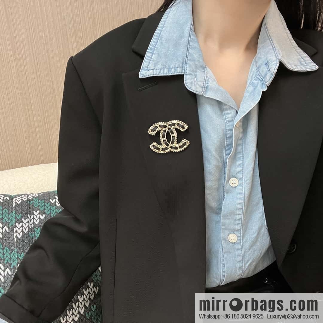 New ☑️ Chanel double c black leather rope with drill brooch