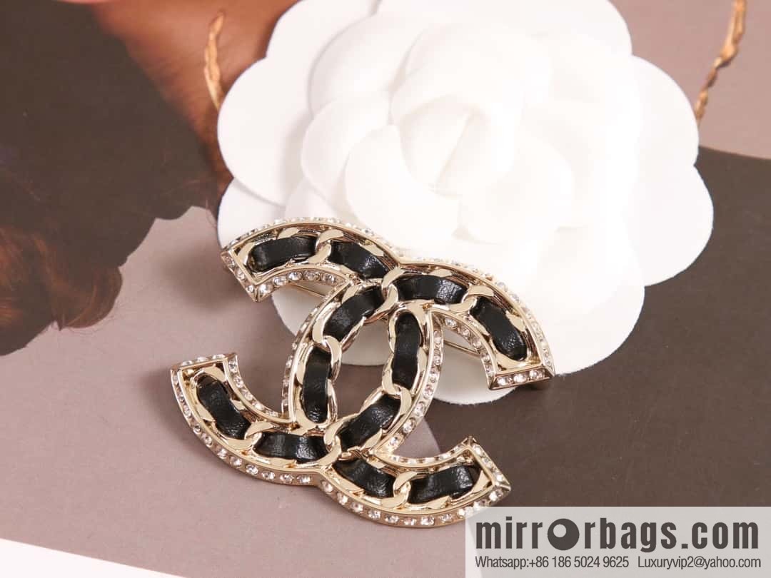 New ☑️ Chanel double c black leather rope with drill brooch