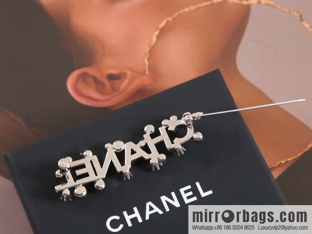 New ☑️ Chanel full diamond CHANEL alphabet snowflake brooch
