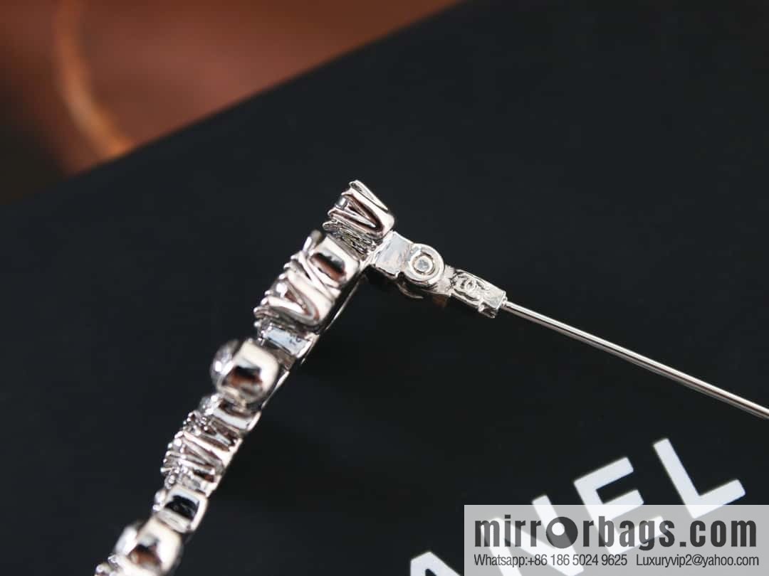 New ☑️ Chanel full diamond CHANEL alphabet snowflake brooch