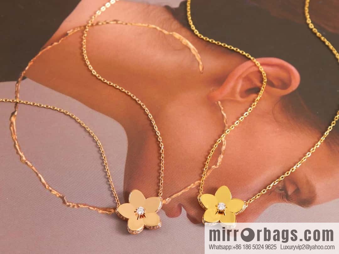 GRAFF flower necklace with diamonds